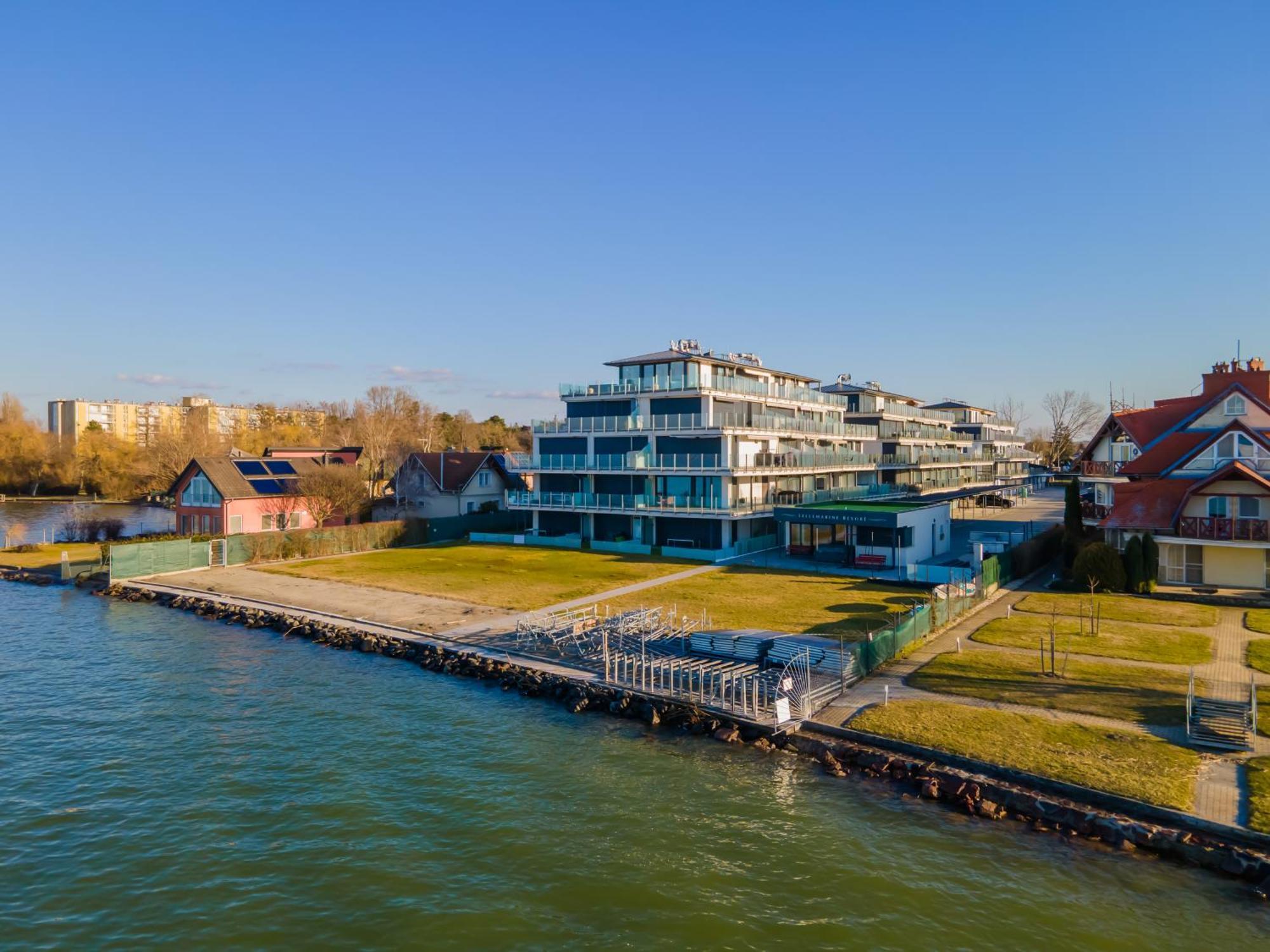 Lellemarine By Bltn Apartmanok Balatonlelle Exterior photo